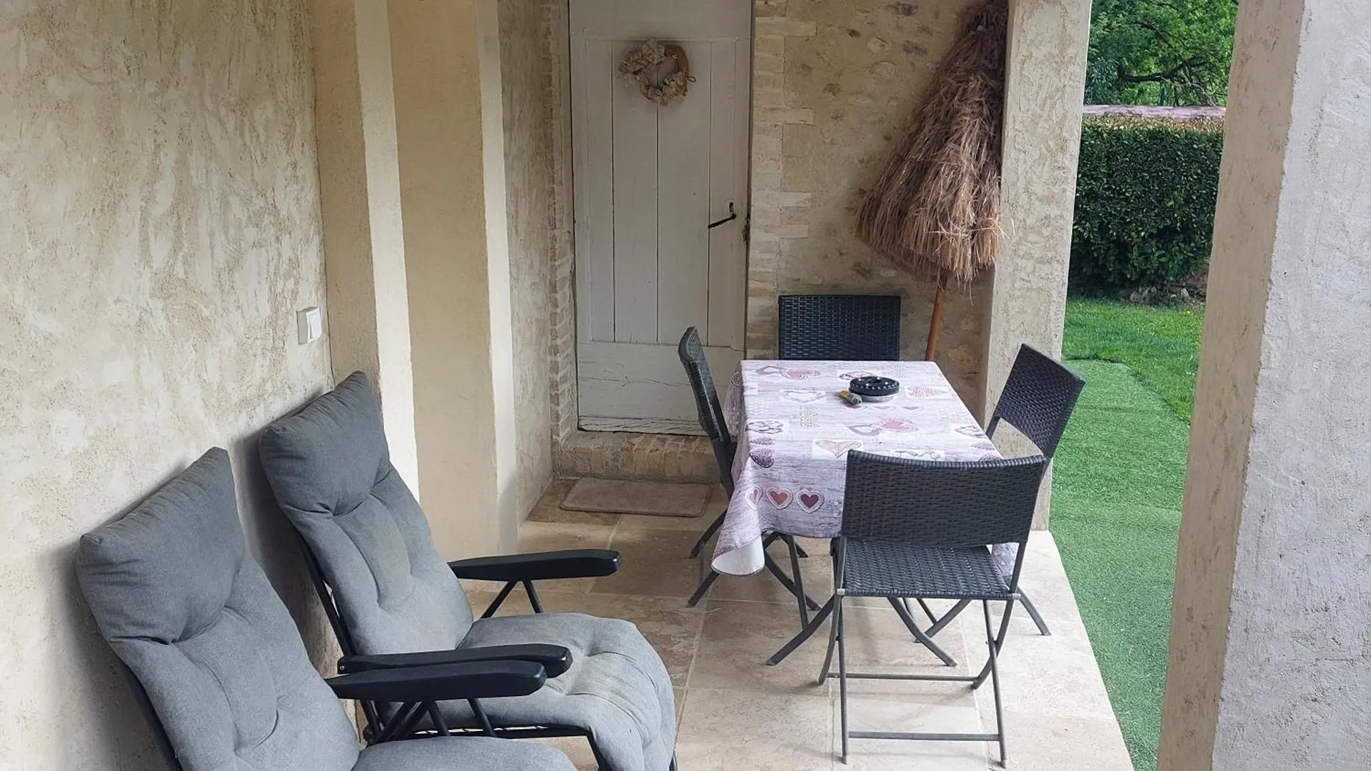 Country house Cabanon Provencal En Pierre Guest House Riez